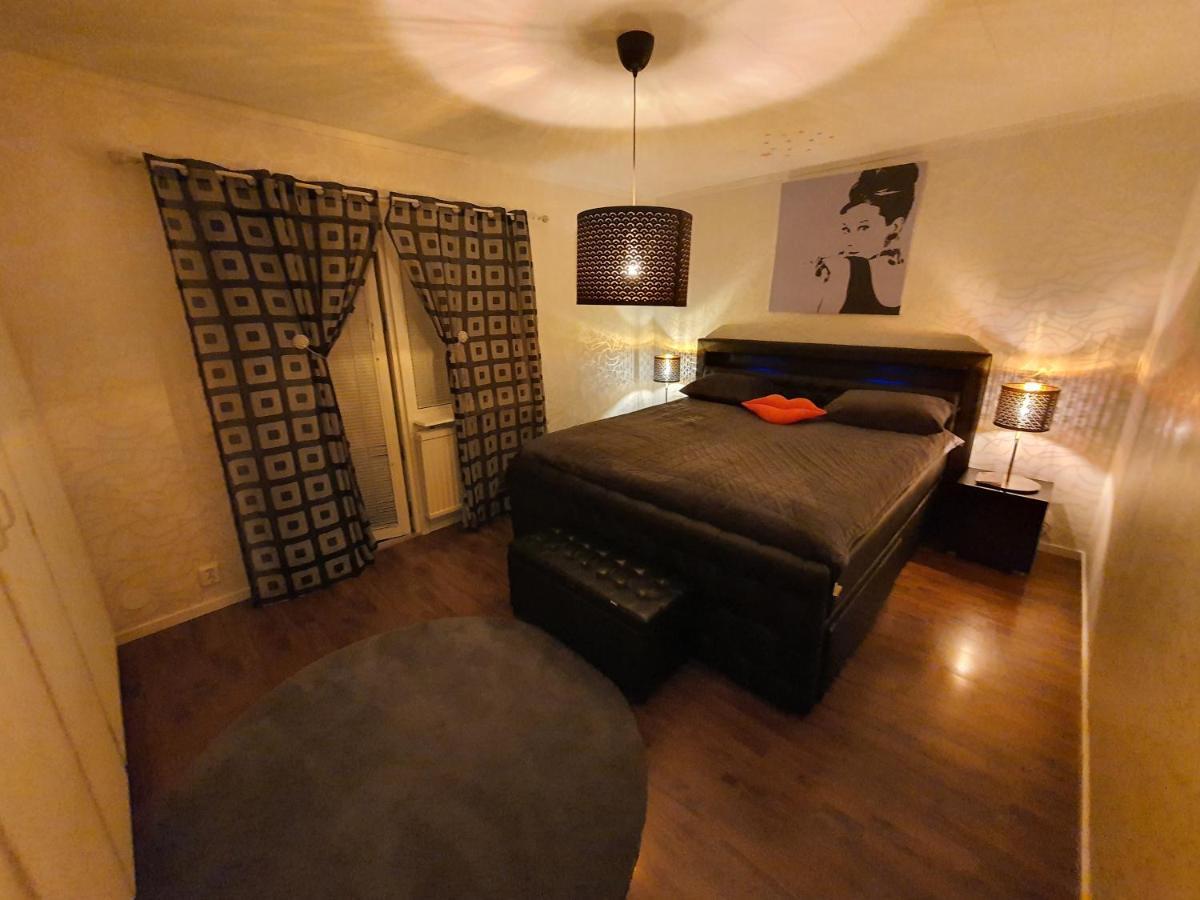 "Klippstigen" Villa For 10 Persons With Massage Chair, Sauna And Billiard Table Hultsfred Exterior photo